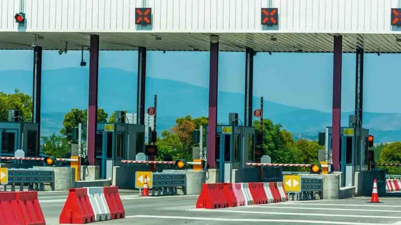 RTA check posts | తెలంగాణ వ్యాప్తంగా ఆర్టీఏ చెక్‌పోస్టులపై ఏసీబీ దాడులు.. నగదు స్వాధీనం