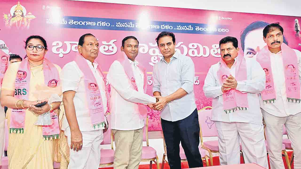 కారు కావాల్నా.. బుల్డోజర్‌ కావాల్నా?.. జూబ్లీహిల్స్‌ ప్రజలు నిర్ణయించుకోవాలి: కేటీఆర్‌