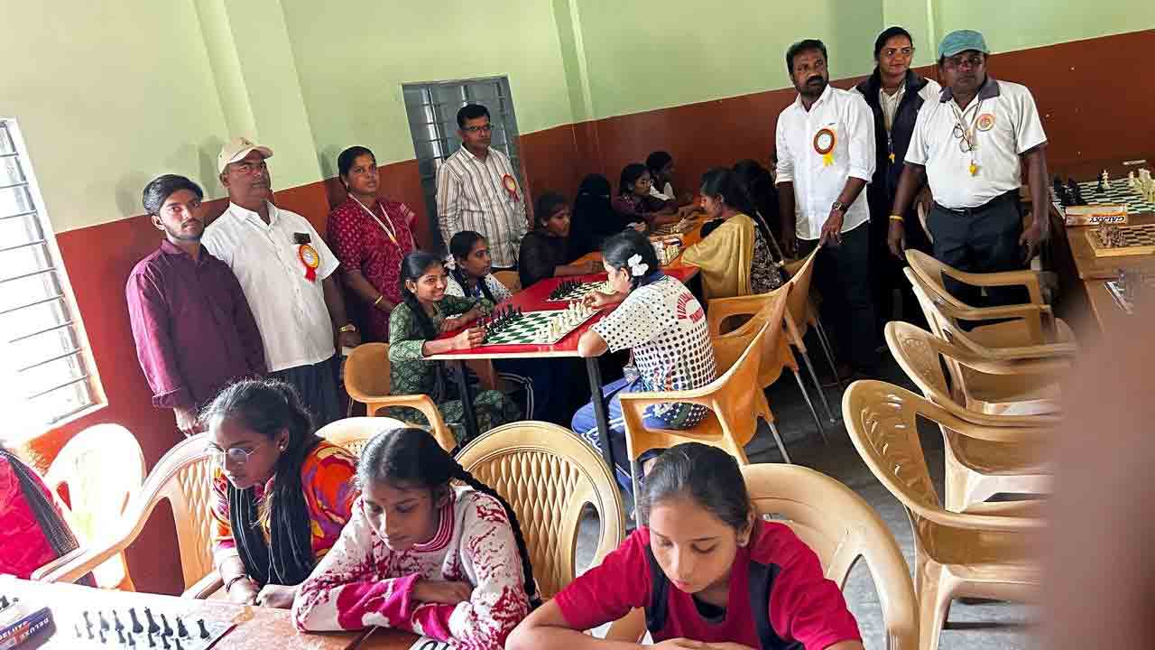 Chess Competitions | తాండూర్‌లో అండర్-14,17 జిల్లా స్థాయి చెస్‌ ఎంపిక పోటీలు