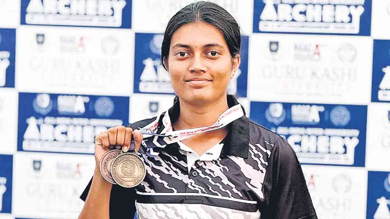 చికిత డబుల్ ధమాకా.. ఆల్ఇండియా ఇంటర్ యూనివర్సిటీ టోర్నీ