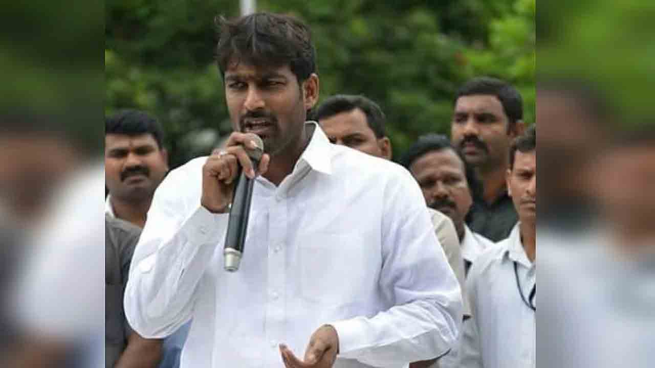 నవీన్‌ గెలిస్తే.. బాబా ఆగడాలు ఆగవు