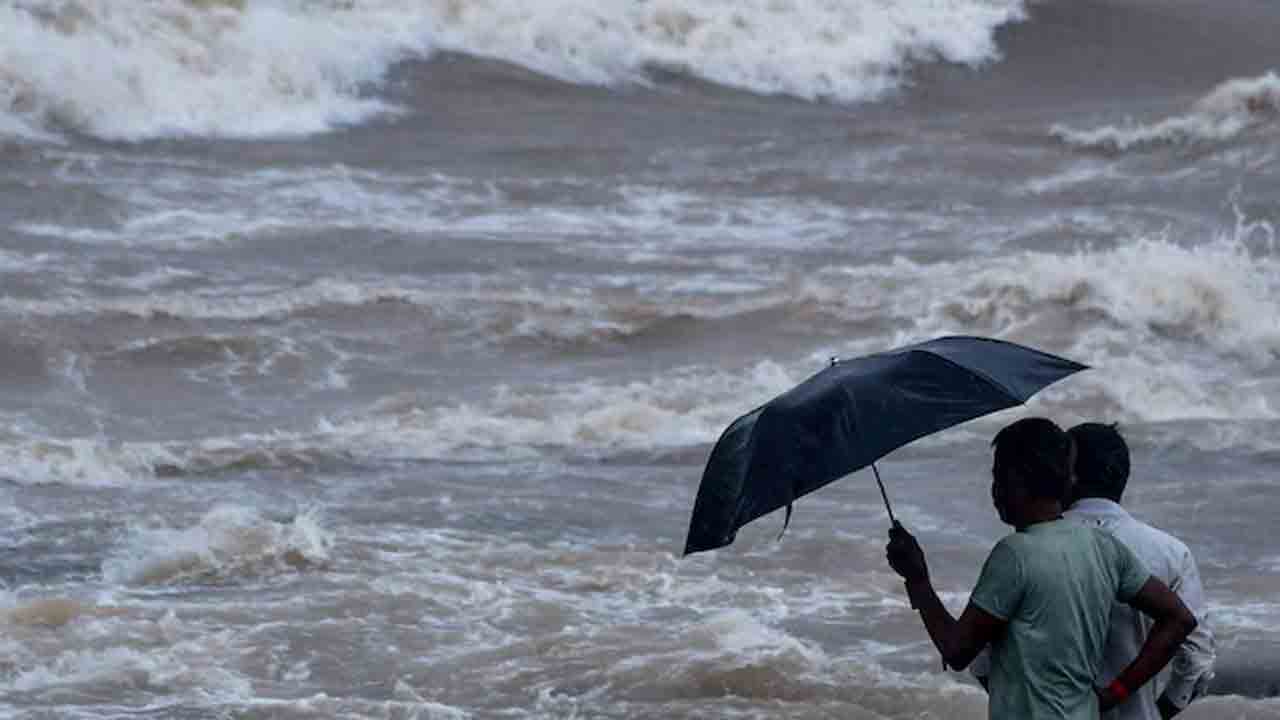 Cyclone Montha | ముంచుకొస్తున్న మొంథా.. ఏపీ, ఒడిశాకు రెడ్ అలర్ట్.. తెలంగాణ, చెన్నైకి భారీ వర్ష సూచన