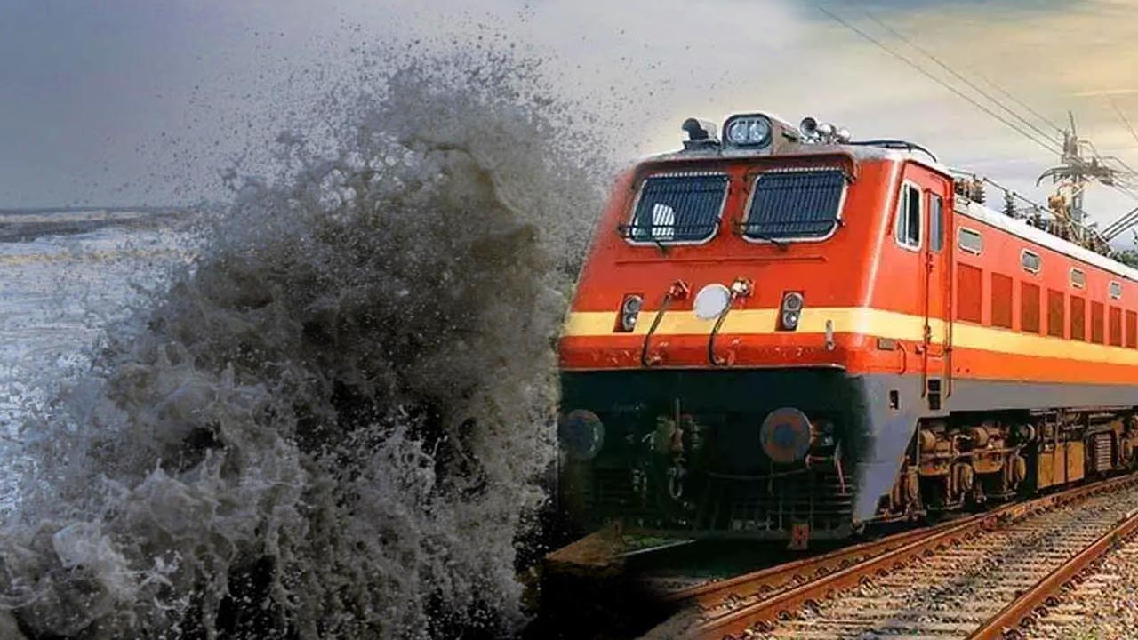 South Central Railway | మొంథా తుపాను ప్రభావం.. ప్రయాణికులకు కీలక సూచనలు చేసిన దక్షిణ మధ్య రైల్వే..!