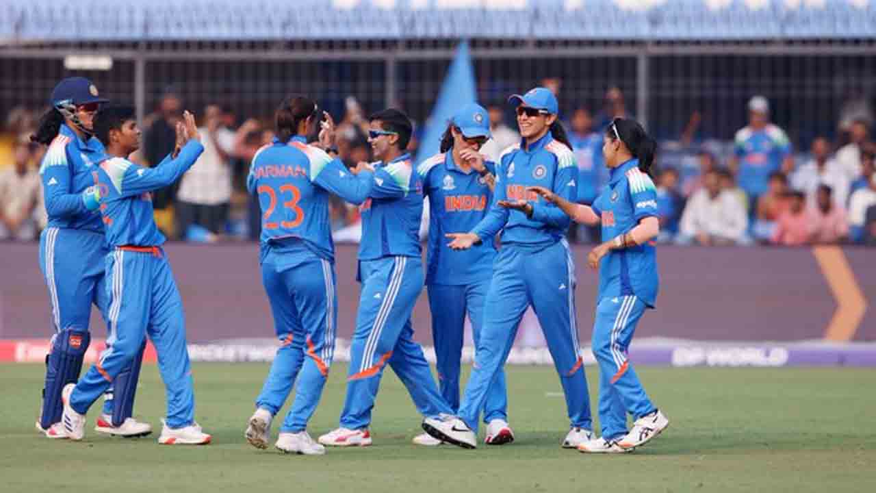 INDW vs ENGW | దీప్తికి రెండు వికెట్లు.. భారీ స్కోర్ దిశగా ఇంగ్లండ్..!