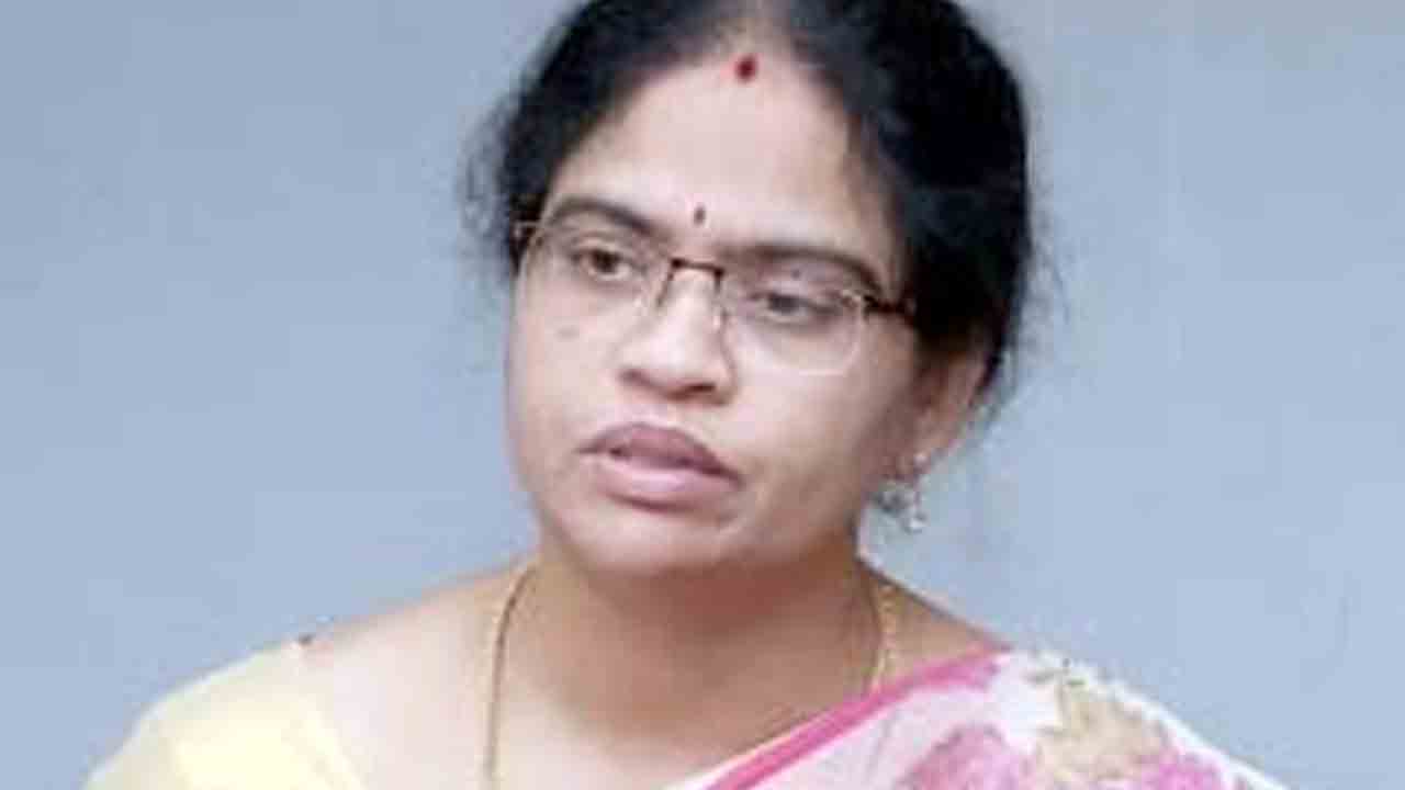 DEO Vasanthi | 100 శాతం ఉత్తీర్ణత సాధించే లక్ష్యంతో పనిచేయాలి.. ఎస్ఏ-1 పరీక్షలలో ప్రత్యేక శ్రద్ధ పెట్టాలి : విద్యాశాఖాధికారి డి వాసంతి