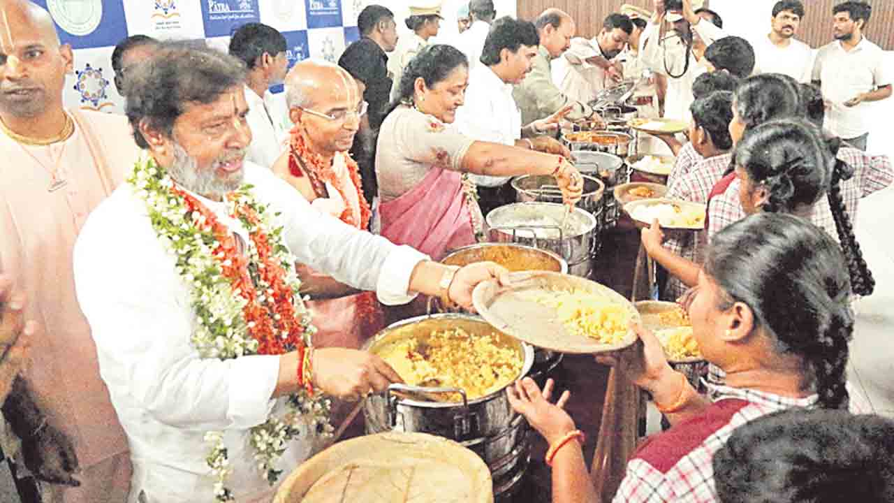 ‘అక్షయపాత్ర’ సేవలు అమోఘం