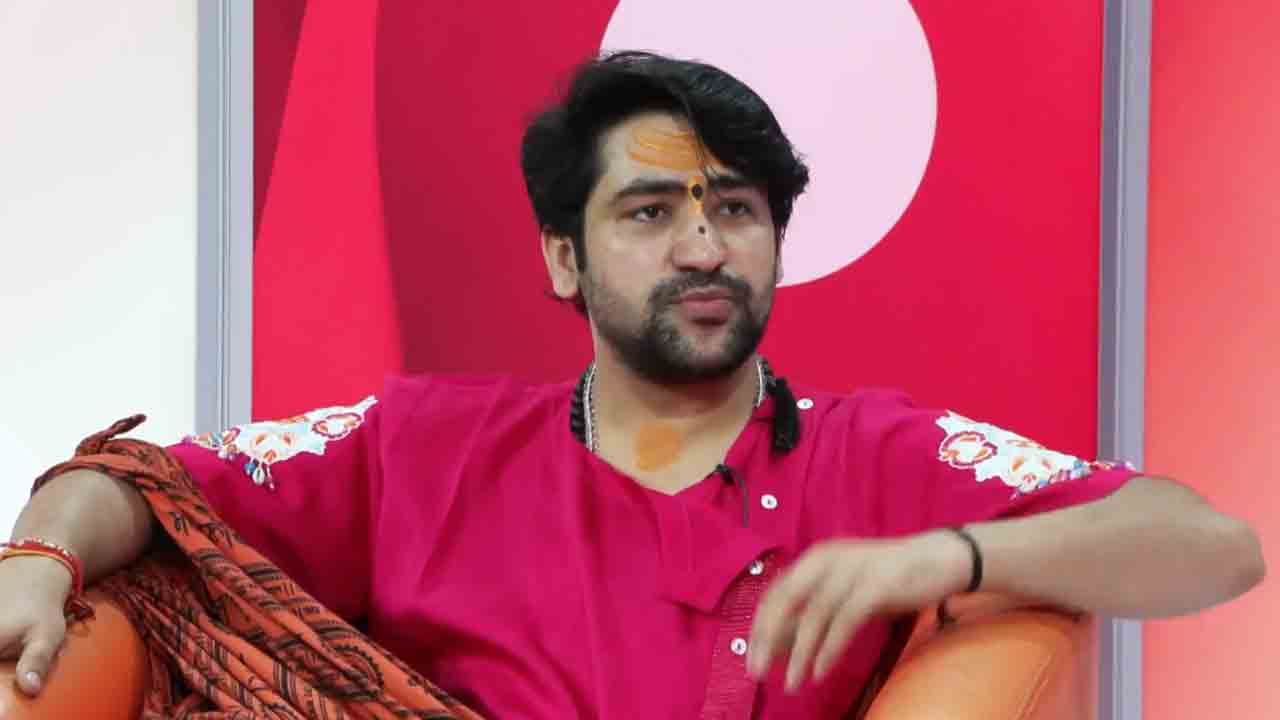 Dhirendra Shastri | దేశానికి మోదీ లాంటి ప్రధాని దొరకడం చాలా కష్టమట..!