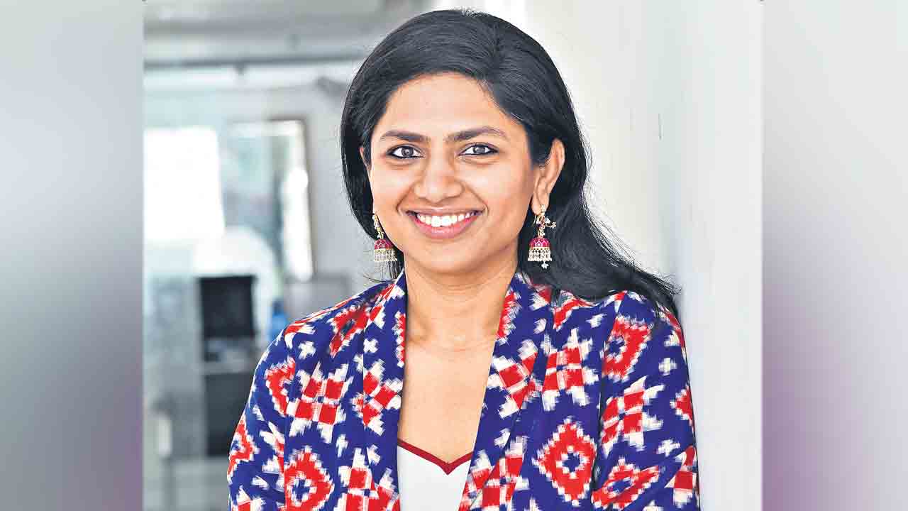 కవిత్వంపై ఇష్టంతో సినిమా వైపు..