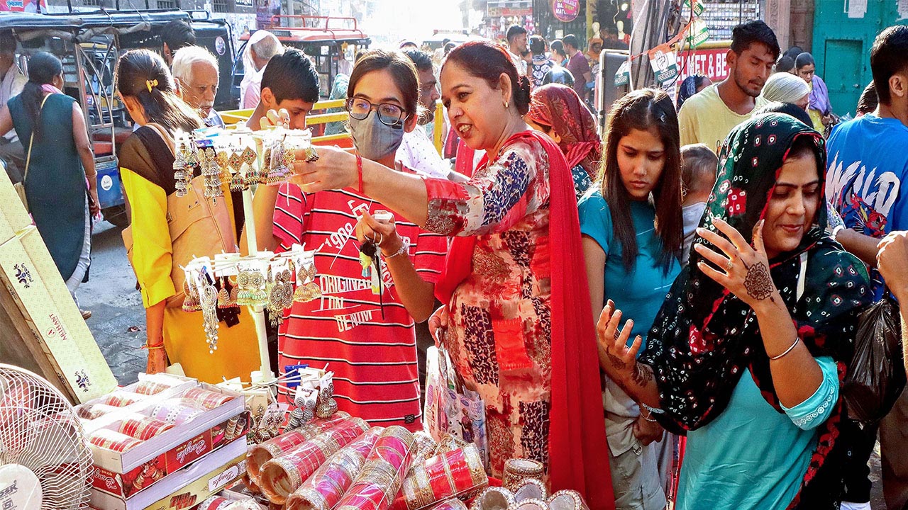 Diwali | దేశ చరిత్రలోనే తొలిసారిగా..! దీపావళి రోజున రూ.6.05లక్షల కోట్ల అమ్మకాలు..!
