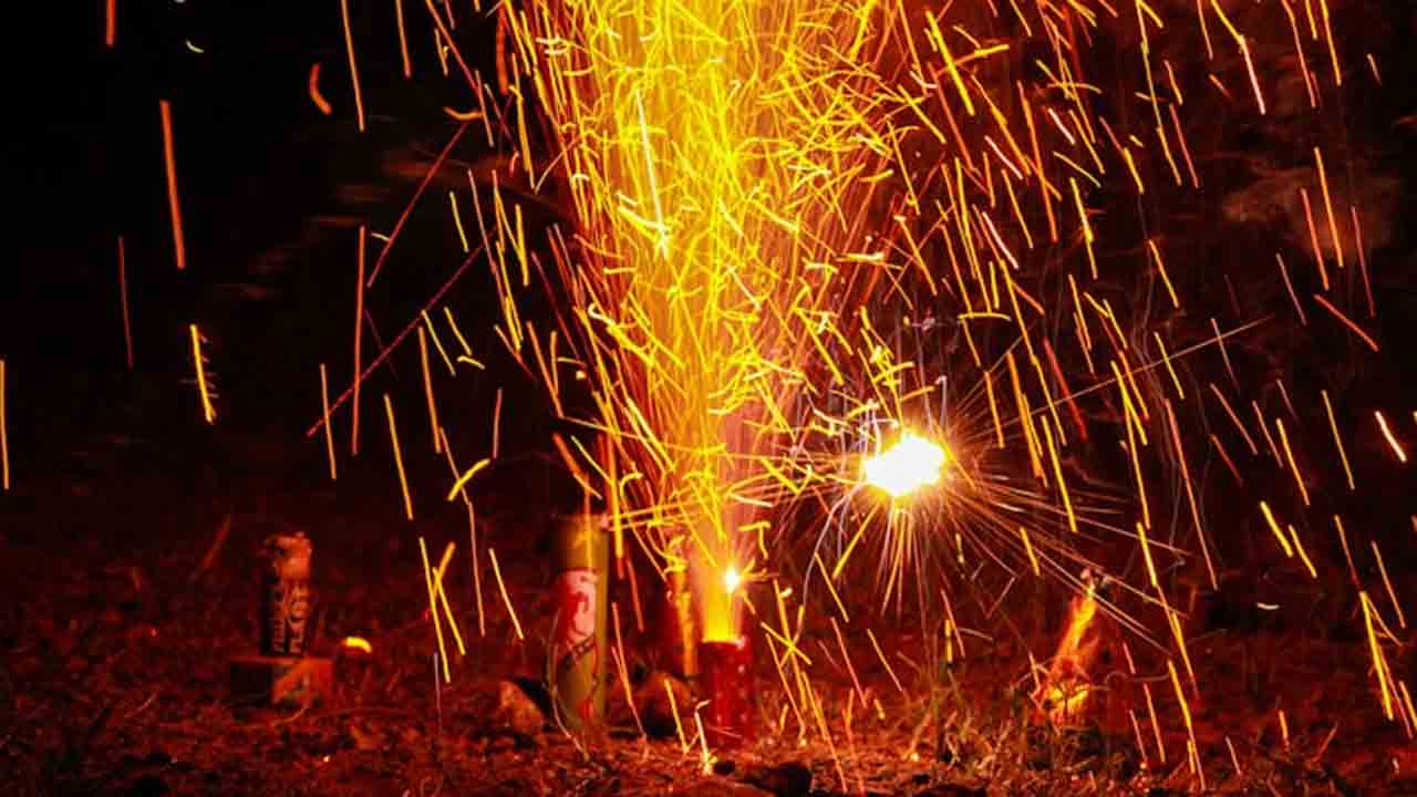 Firecrackers | జర పైలం.. పటాకులు కాల్చేటప్పుడు ఈ జాగ్రత్తలు తీసుకోండి