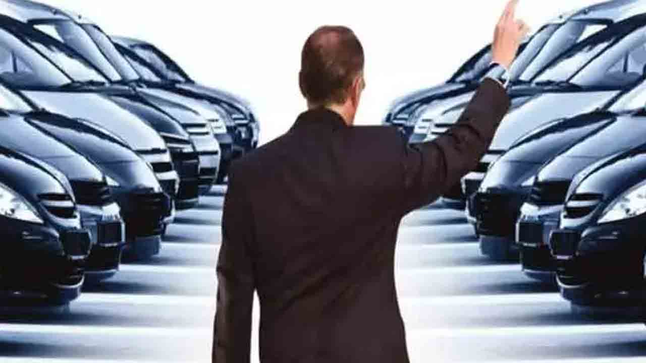 వాహనాలపై నకిలీ హోదాలు.. నివేదిక ఇవ్వాలని అధికారులకు ఆదేశం