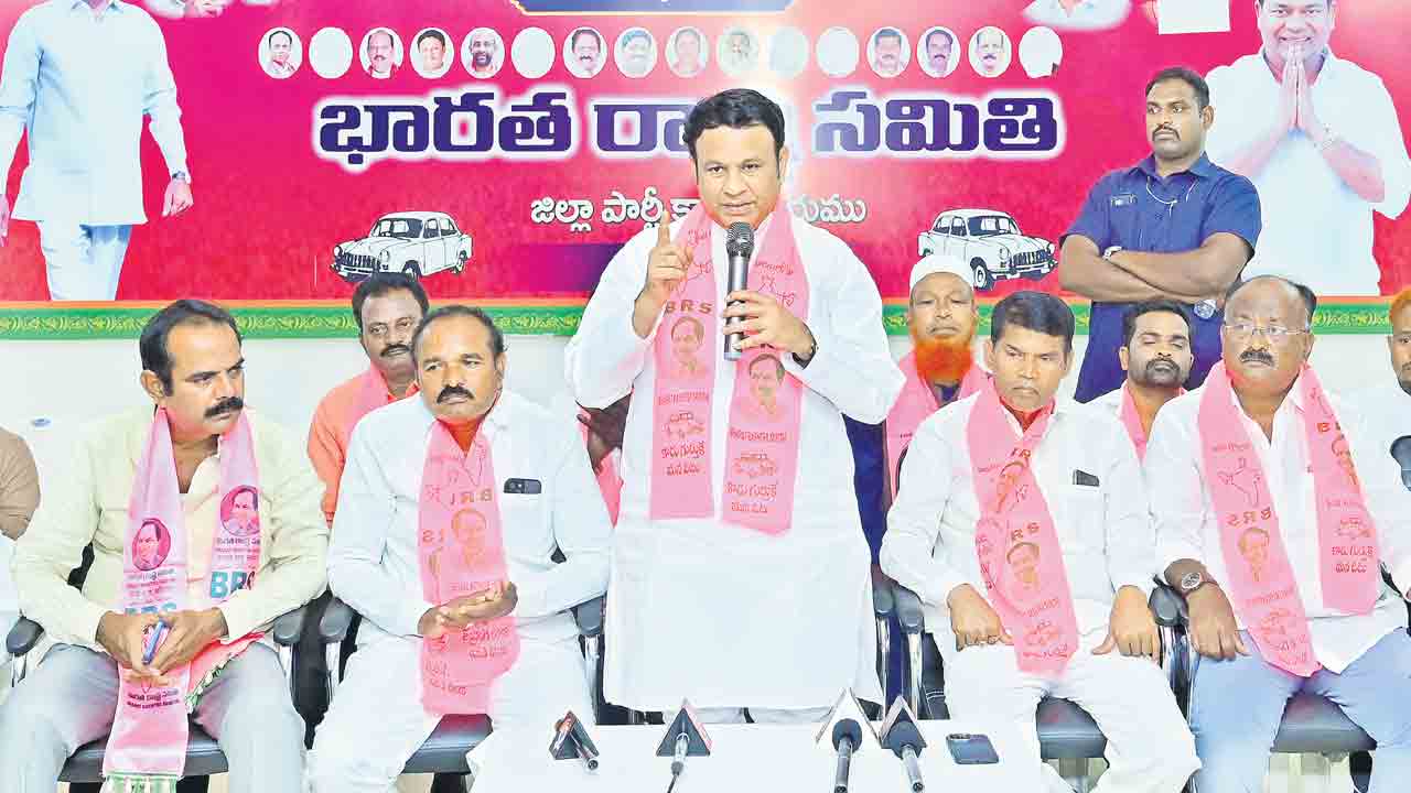 బిగాల సమక్షంలో బీఆర్‌ఎస్‌లోకి భారీగా చేరికలు