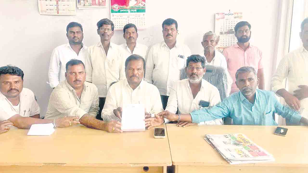 కాంగ్రెస్‌కు బుద్ధిచెప్పాలి