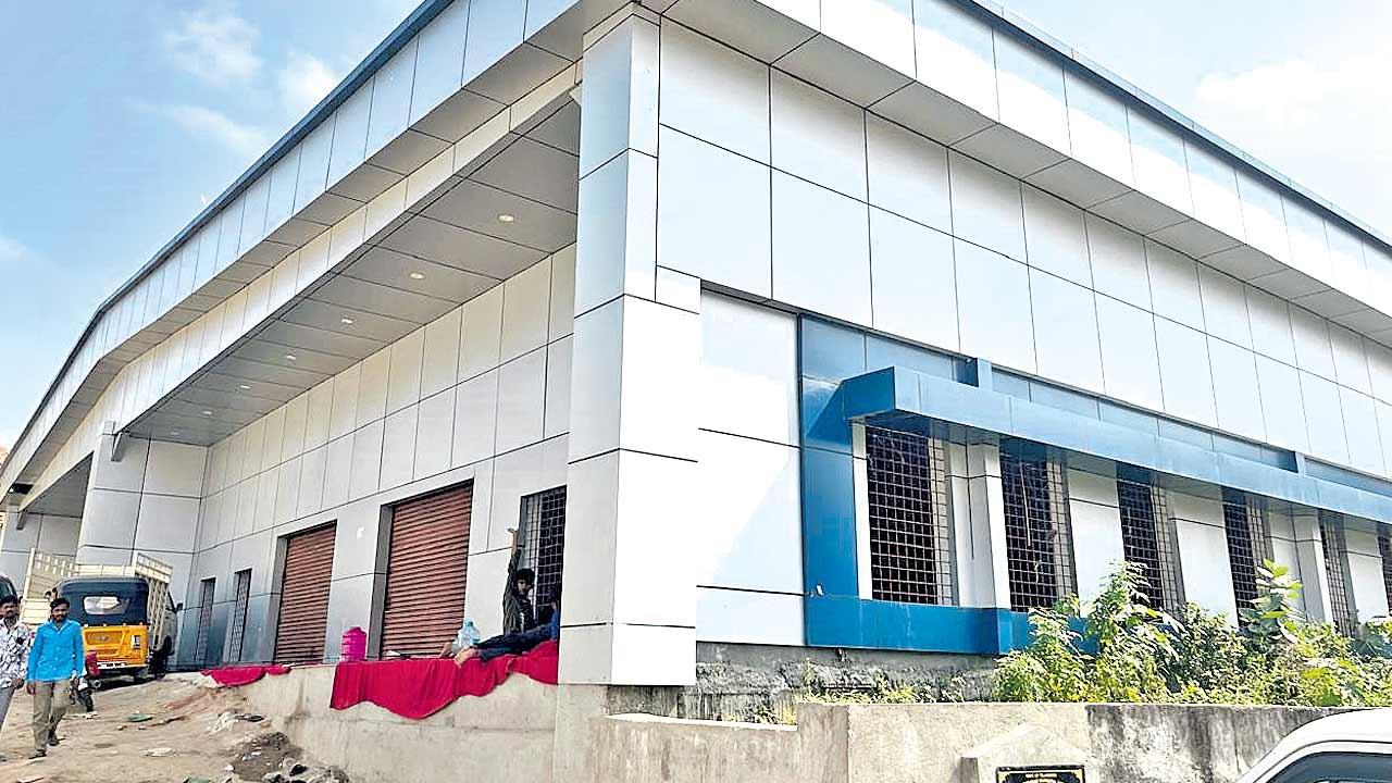 పేదల వేడుకలకు కాంగ్రెస్‌ తూట్లు