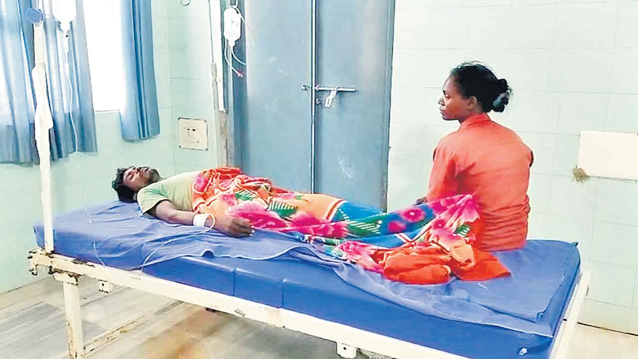 గుడిసెలు కూల్చారని మనస్తాపం.. గొత్తికోయగూడెం వాసి ఆత్మహత్యాయత్నం