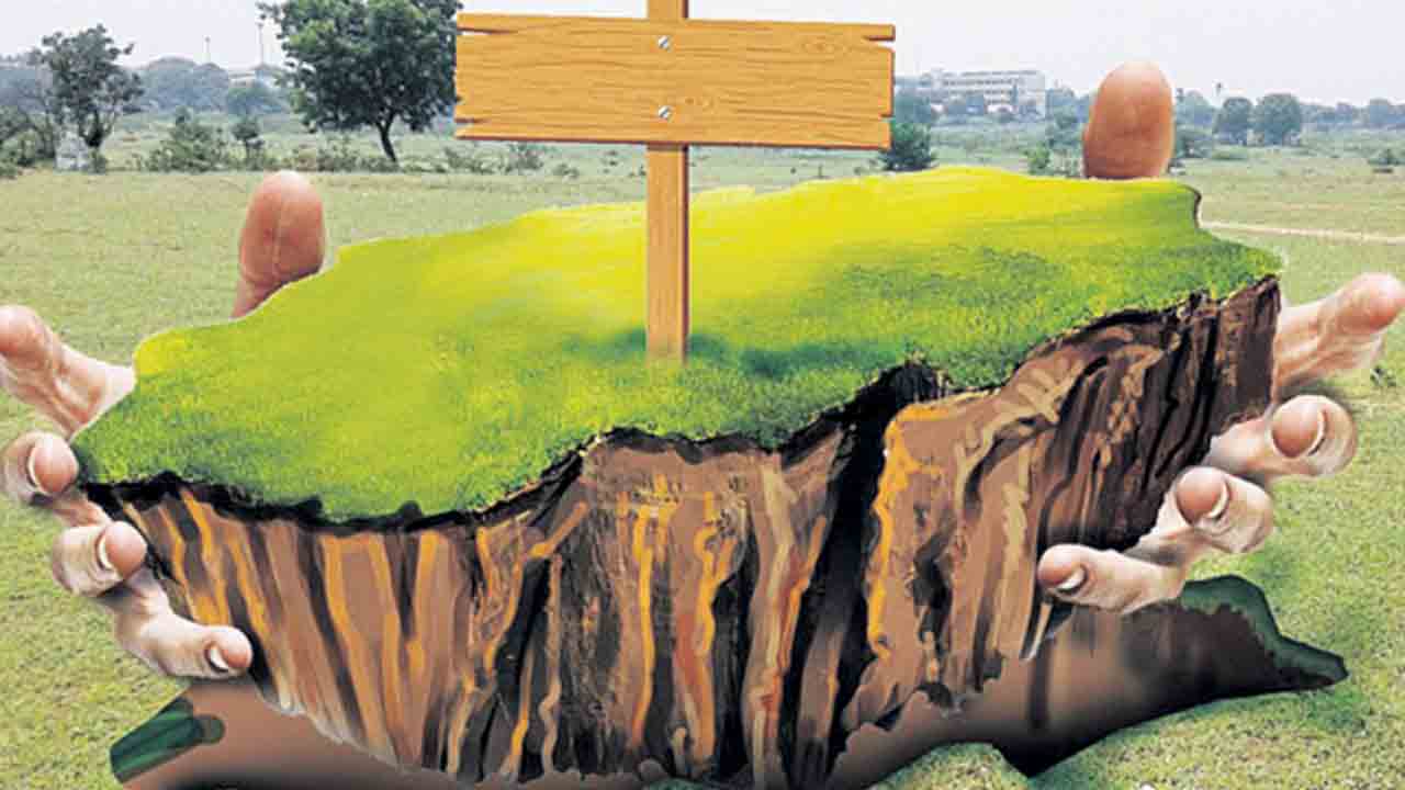 నవీన పద్ధతిలో భూ కబ్జా