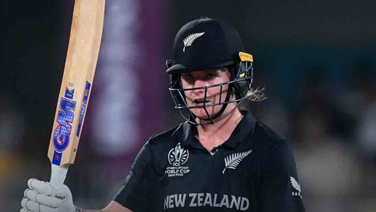 NZW vs BANW | హల్లిడే హాఫ్ సెంచరీ.. కెప్టెన్ భారీ స్కోర్ అందించేనా..!