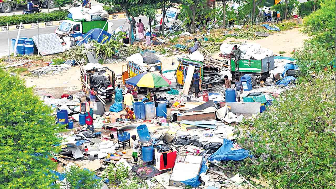 భిక్షపతినగర్పైకి బుల్డోజర్లు