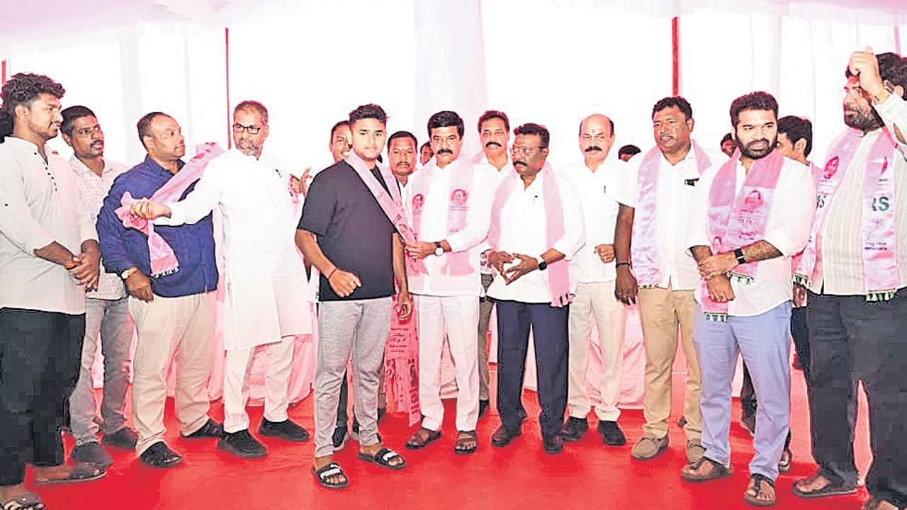 ప్రచార హోరు.. కారు జోరు