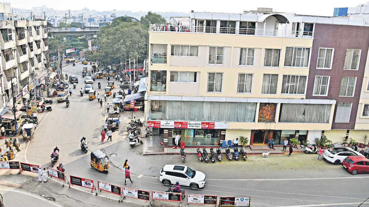 తండ్రి.. కొడుకు.. కబ్జా కథ