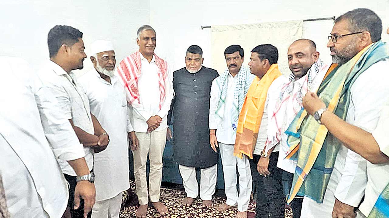 పేదల ఇండ్లు కూల్చేసే కాంగ్రెస్‌ను ఓడించండి