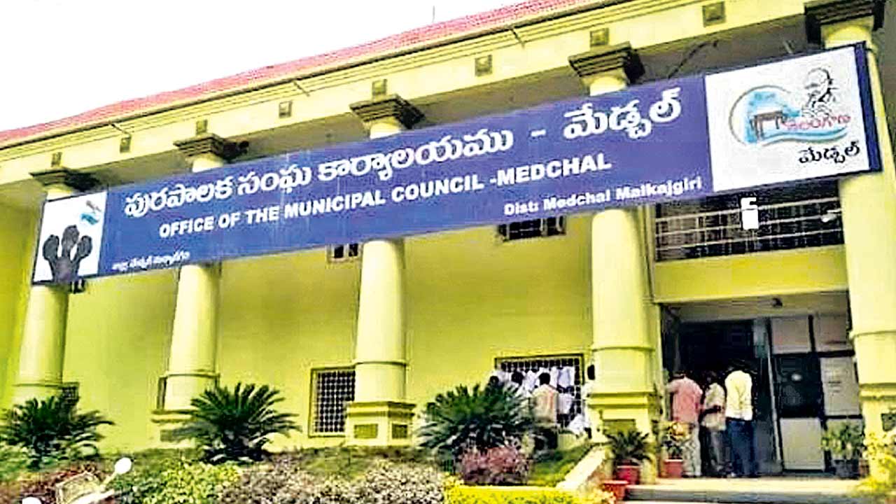 నిధుల్లేవ్‌.. ట్రేడ్‌లైసెన్స్‌లే ఆదాయ వనరు