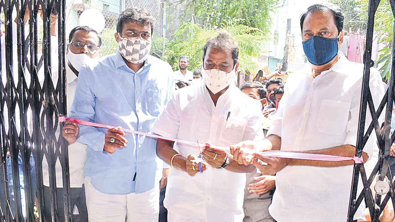 సొమ్మొకరిది.. సోకొకరిది