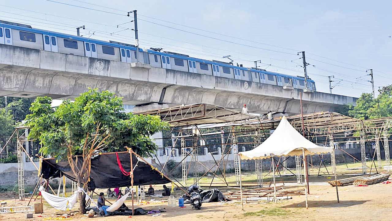 భద్రతా నిబంధనలు గాలికి..