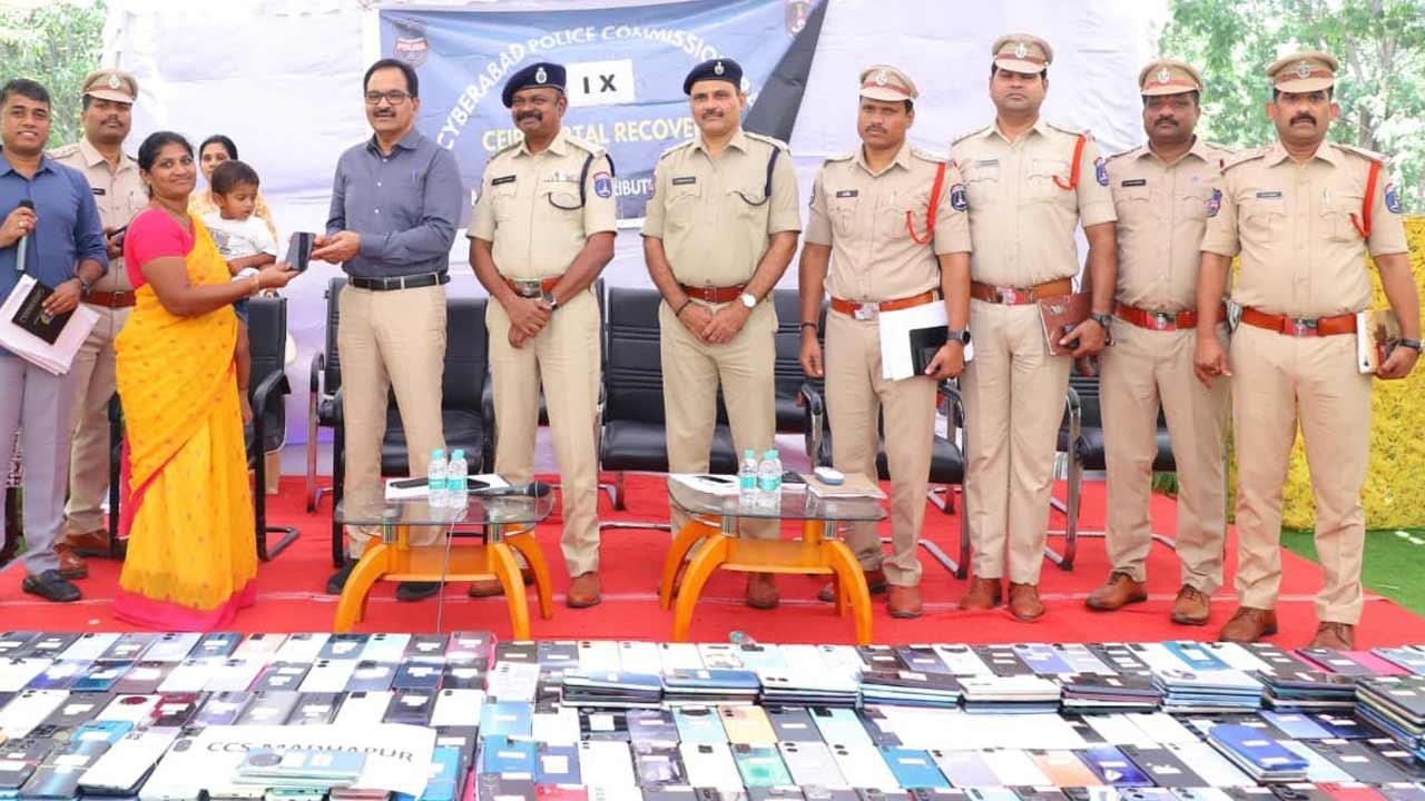 రూ.3.20కోట్ల విలువైన 1061 సెల్‌ఫోన్‌లు రికవరీ