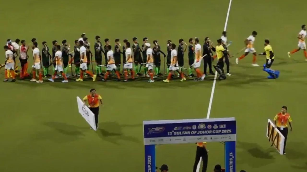 IND Vs PAK | జోహర్‌ కప్‌ హాకీ టోర్నీ.. చేతులు కలిపిన భారత్‌-పాక్‌ ప్లేయర్లు..!