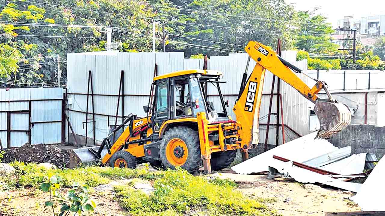 హైడ్రామాకు తెర