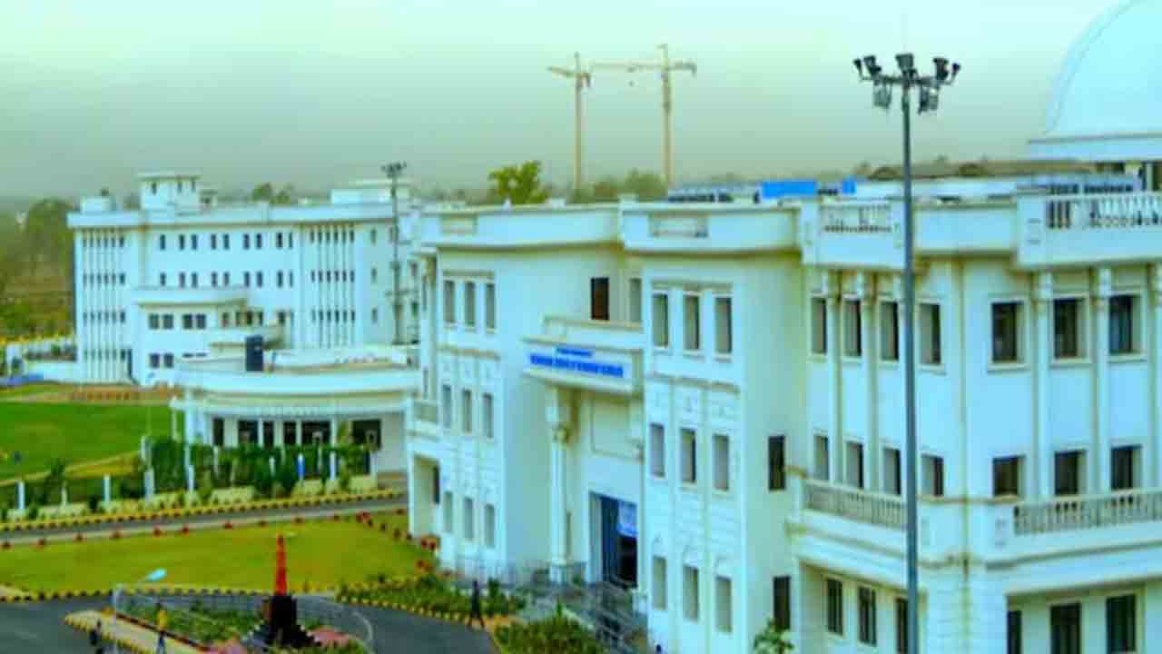 IIIT Raipur | 36 మంది విద్యార్థినుల ఫొటోలు మార్ఫింగ్.. స్టూడెంట్ సస్పెండ్