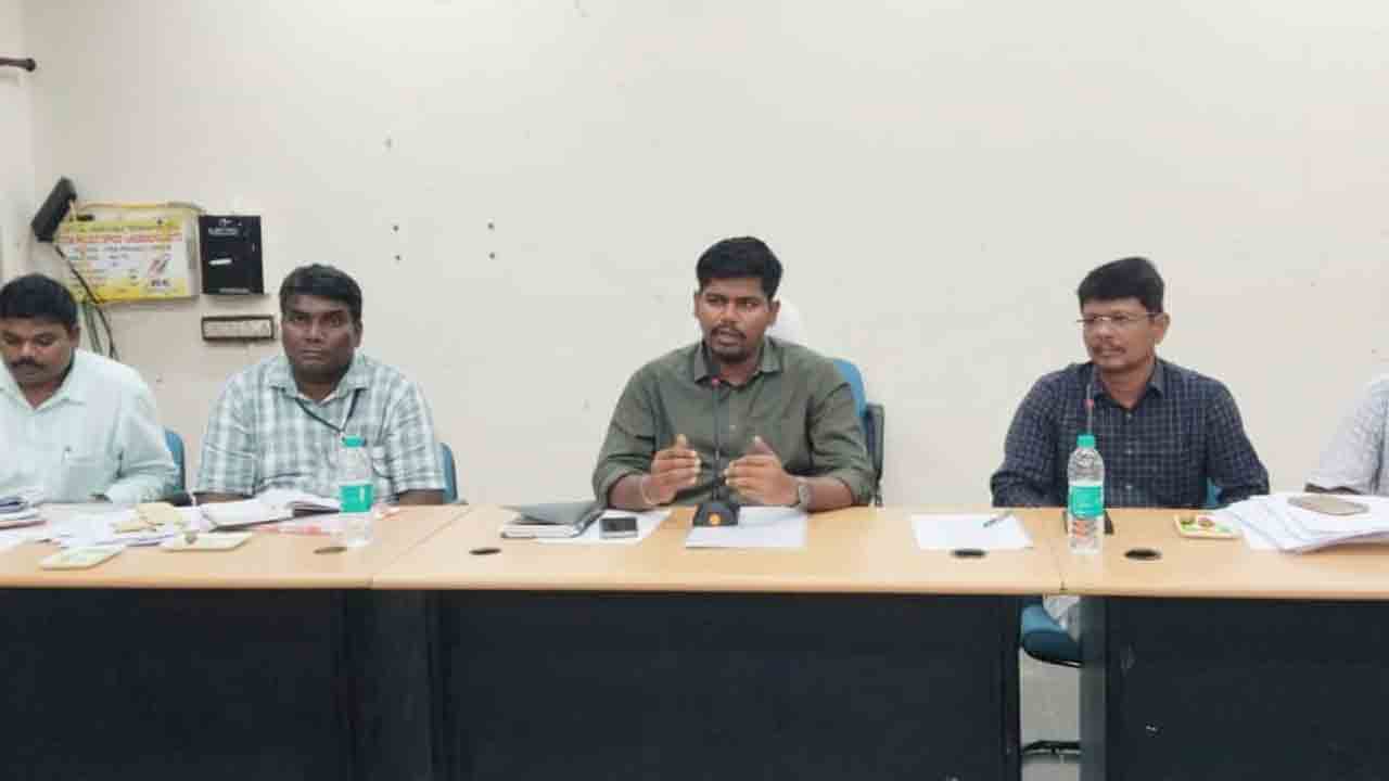 ‘పది’ పరీక్షలకు సన్నద్ధమయ్యే బాధ్యత తీసుకోవాలి