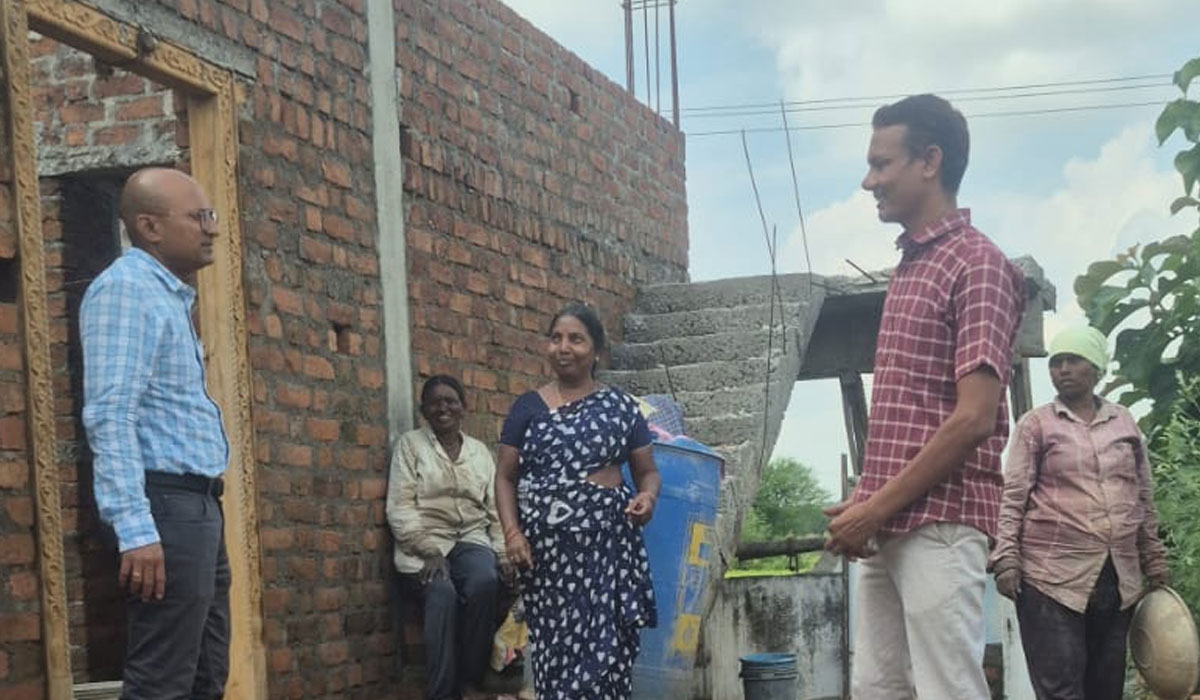 Pegadapally | ఇందిరమ్మ గృహ నిర్మాణ పనులు త్వరగా చేపట్టుకోవాలి.. పెగడపల్లి ఎంపీడీవో శశి కుమార్ రెడ్డి