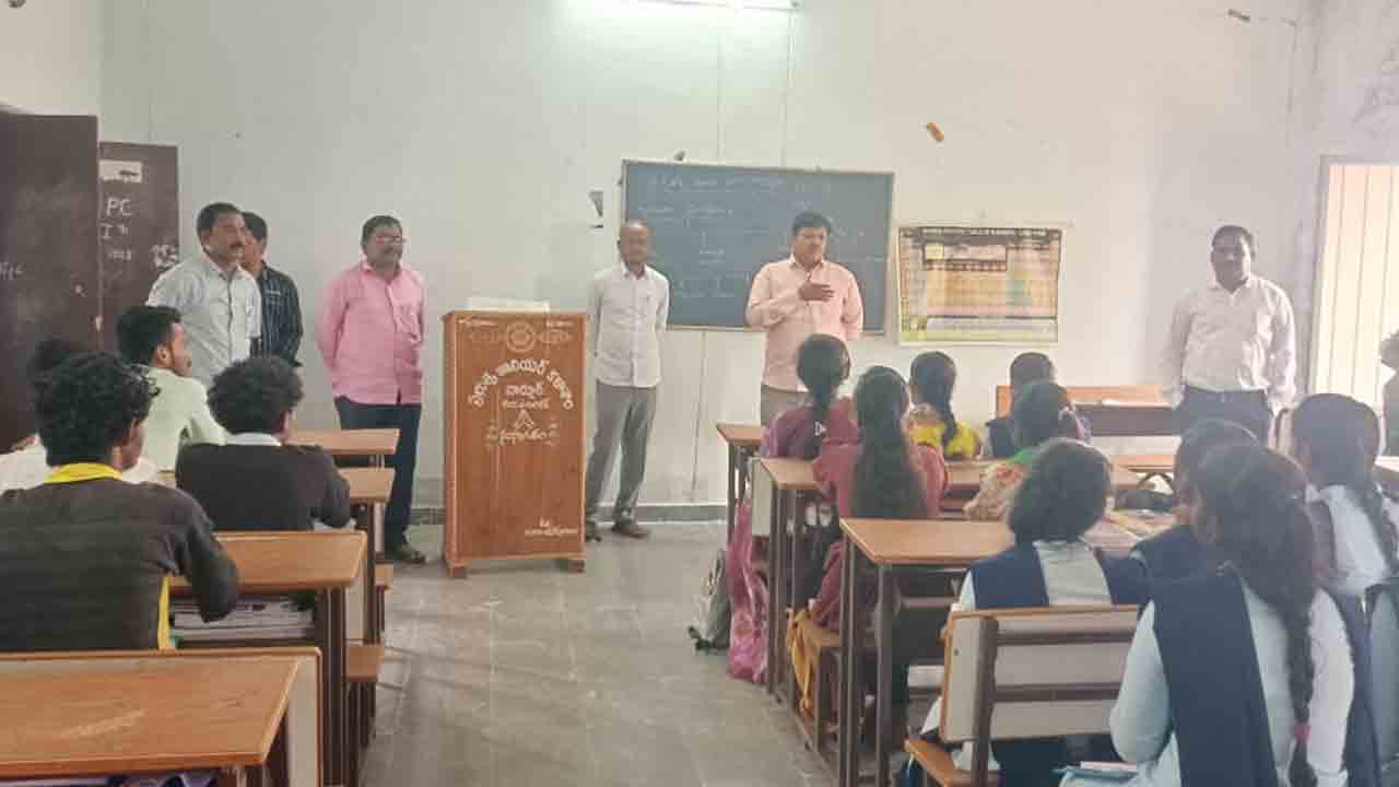 Inter Exams | వార్షిక పరీక్షలకు విద్యార్థులను సన్నద్ధం చేయాలి : ఇంటర్మీడియట్ అధికారి