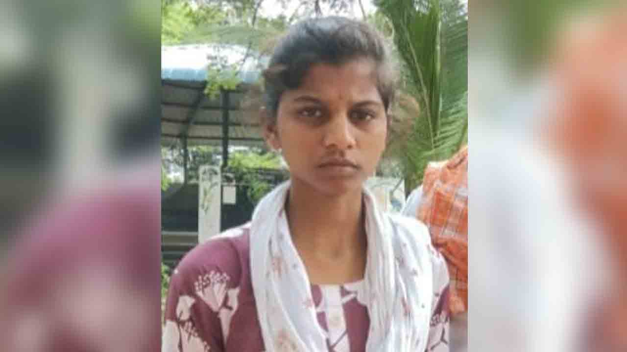 గురుకులంలో ఇంటర్‌ విద్యార్థిని ఆత్మహత్య