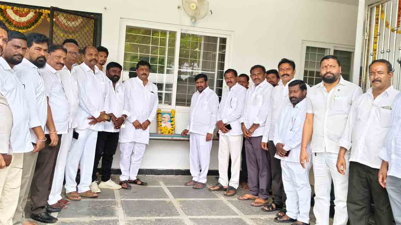 Tribute | మహాత్మా గాంధీకి మాజీ మంత్రి జగదీష్ రెడ్డి నివాళి