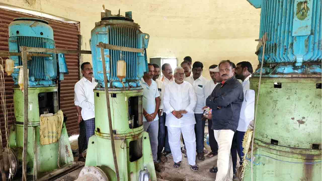 Officials Respons | పంట పొలాలు నష్టపోతే అధికారులదే బాధ్యత : మాజీ మంత్రి జీవన్ రెడ్డి