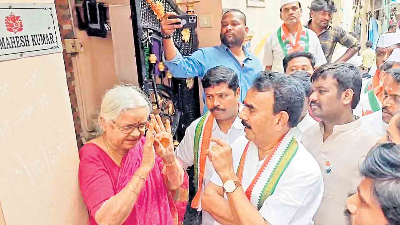 రెండేండ్లు ఏం చేసిండ్రని ఓటెయ్యాలె?.. జూబ్లీహిల్స్లో జూపల్లిని నిలదీసిన వృద్ధురాలు