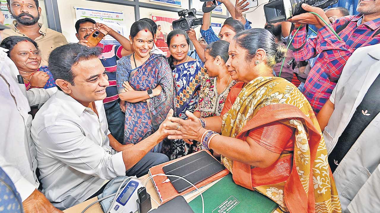 అవినీతి నేతలు స్టార్‌ క్యాంపెయినర్లా?