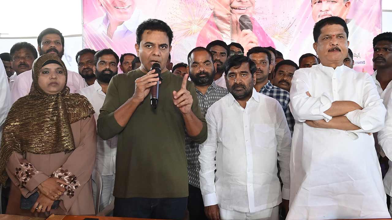 KTR | బీఆర్‌ఎస్‌ లీడర్లను చేర్చుకోలేదని అన్నారుగా.. స్టార్‌ క్యాంపెయినర్‌ లిస్ట్‌లో ఉన్నది ఎవరు?: కేటీఆర్‌