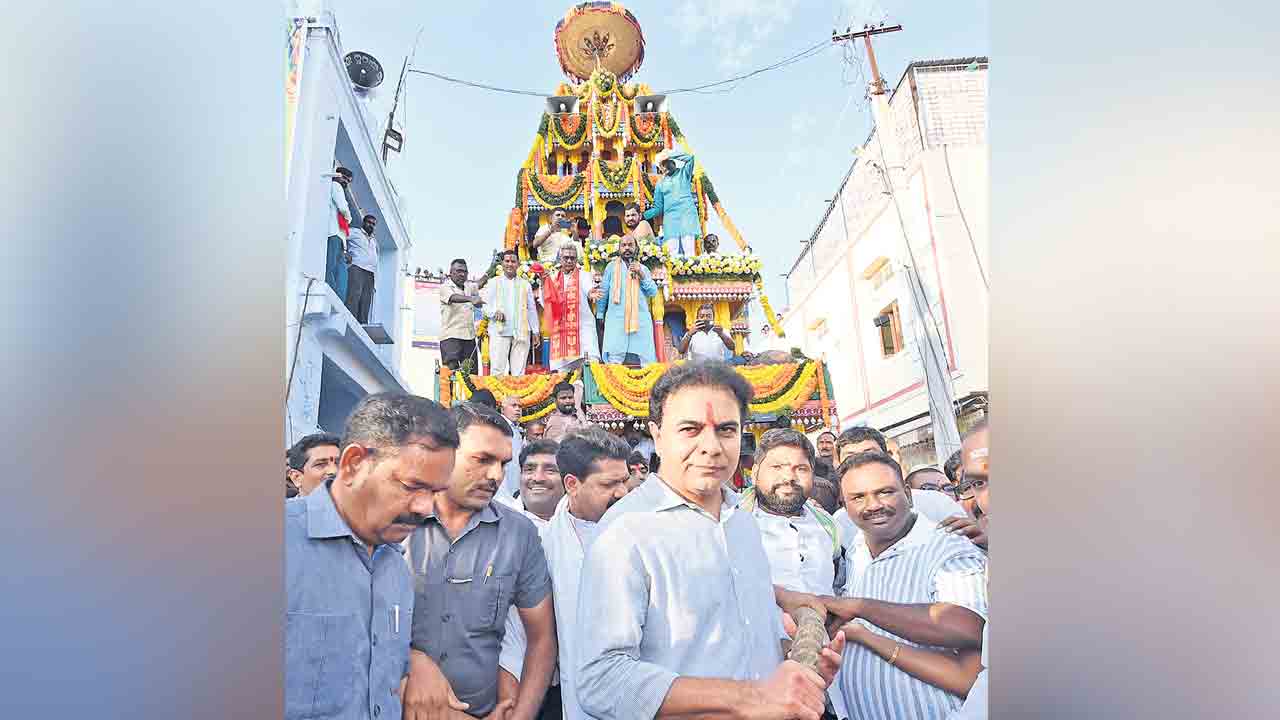 ఆటోడ్రైవర్లకు 24 వేలు బాకీ.. హామీలపై సర్కారు మెడలు వంచుదాం