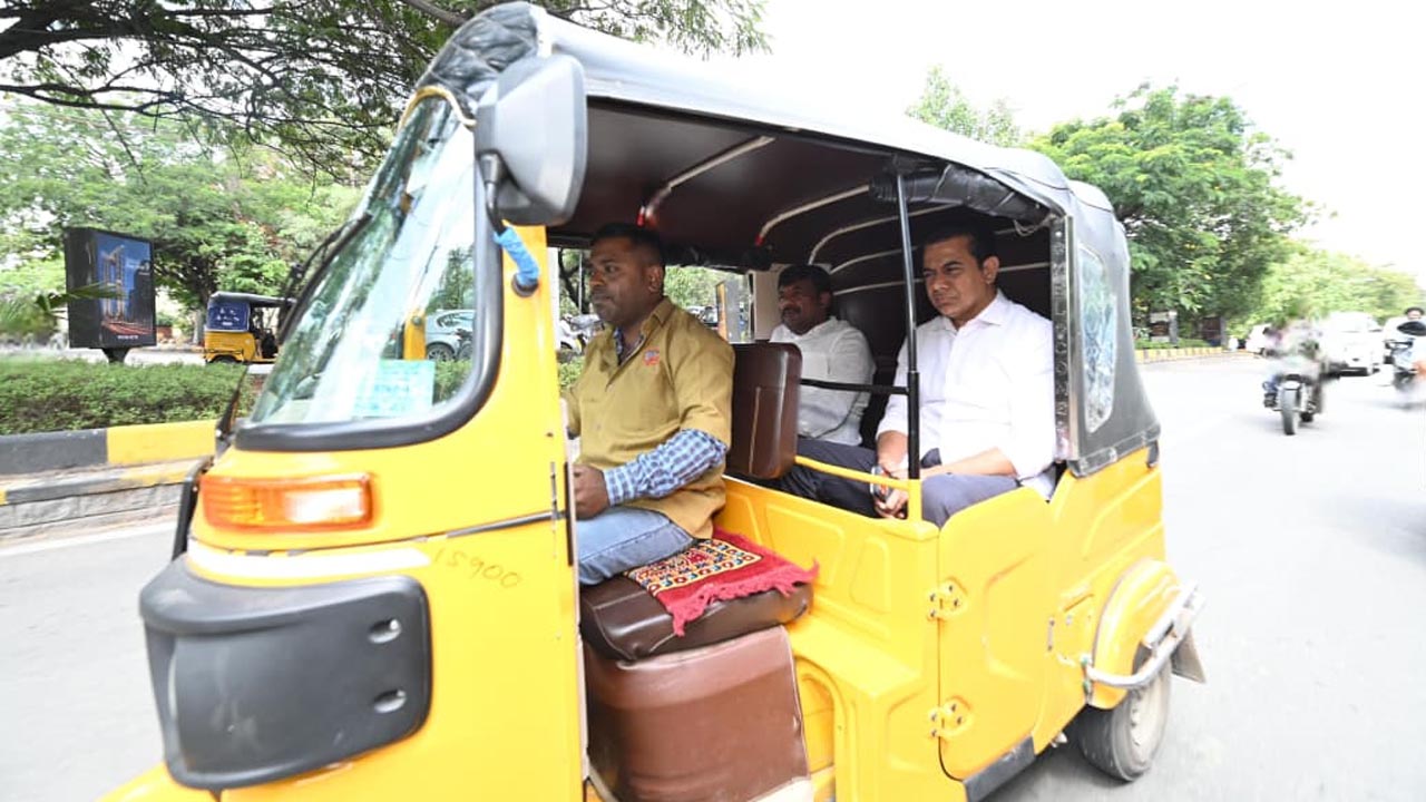 KTR | జూబ్లీహిల్స్ చెక్పోస్ట్ టూ తెలంగాణ భవన్.. ఆటోలో ప్రయాణించిన కేటీఆర్..!