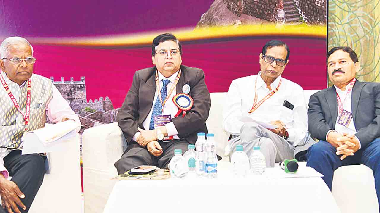 మానవీయ స్పృహతో వైద్యం అందించాలి