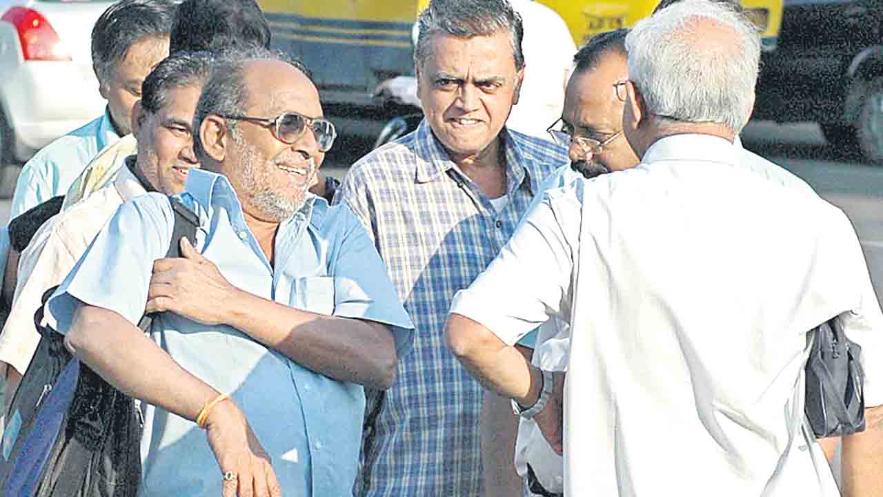 విశ్రాంత ఉద్యోగుల పోరుబాట