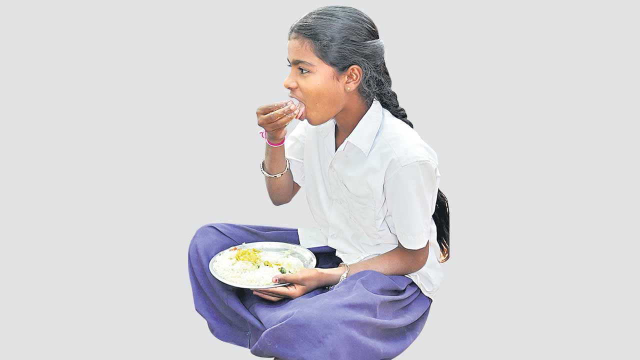 కేజీబీవీ, ఆదర్శ పాఠశాలల్లో కూరగాయల భోజనమేదీ?