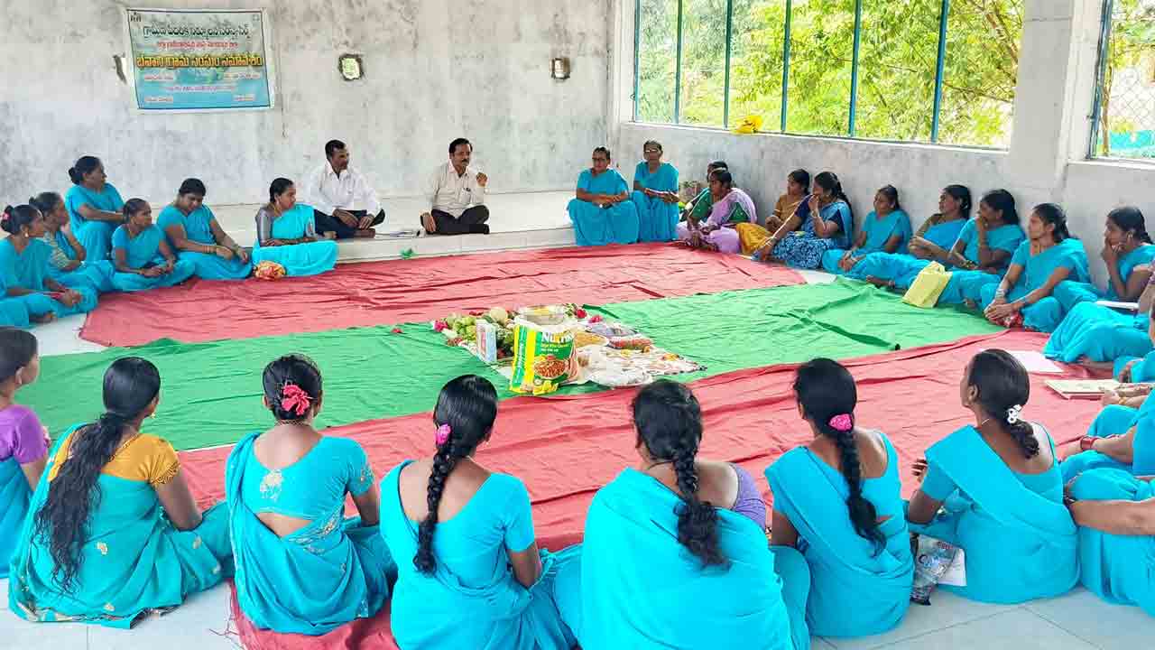 Awareness | గుప్పెడు పప్పు కార్యక్రమంపై మహిళలకు అవగాహన