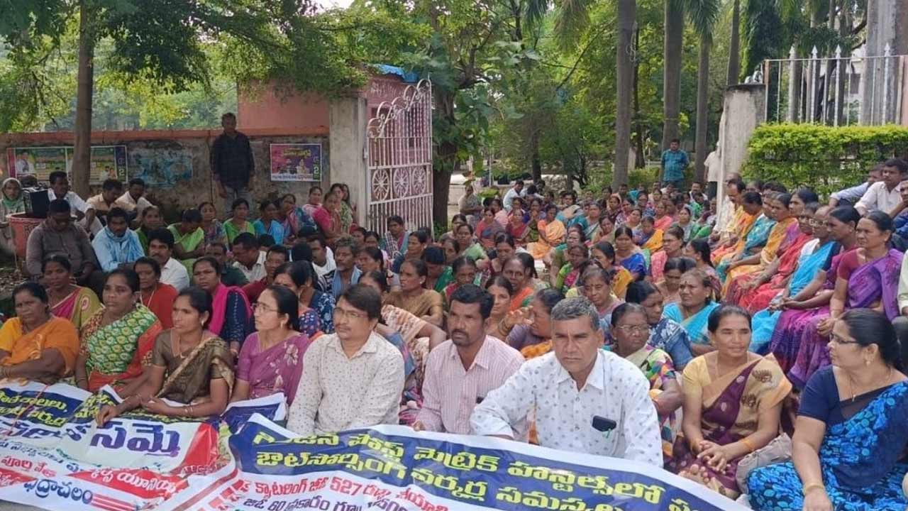 మంత్రులు, ఎమ్మెల్యేలను అడ్డుకుంటాం..