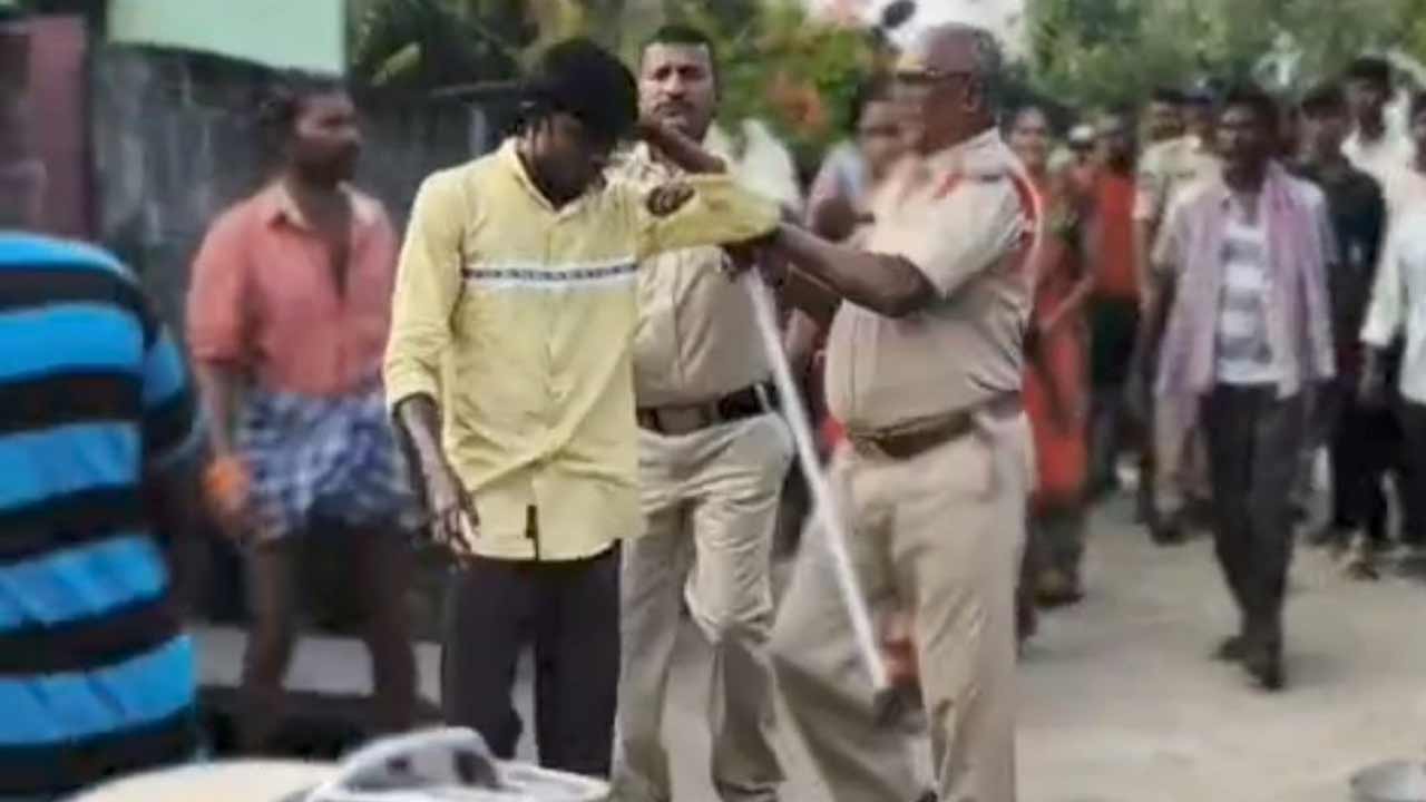 కేటాయించిన ఇళ్లను ఖాళీ చేయిస్తారా?