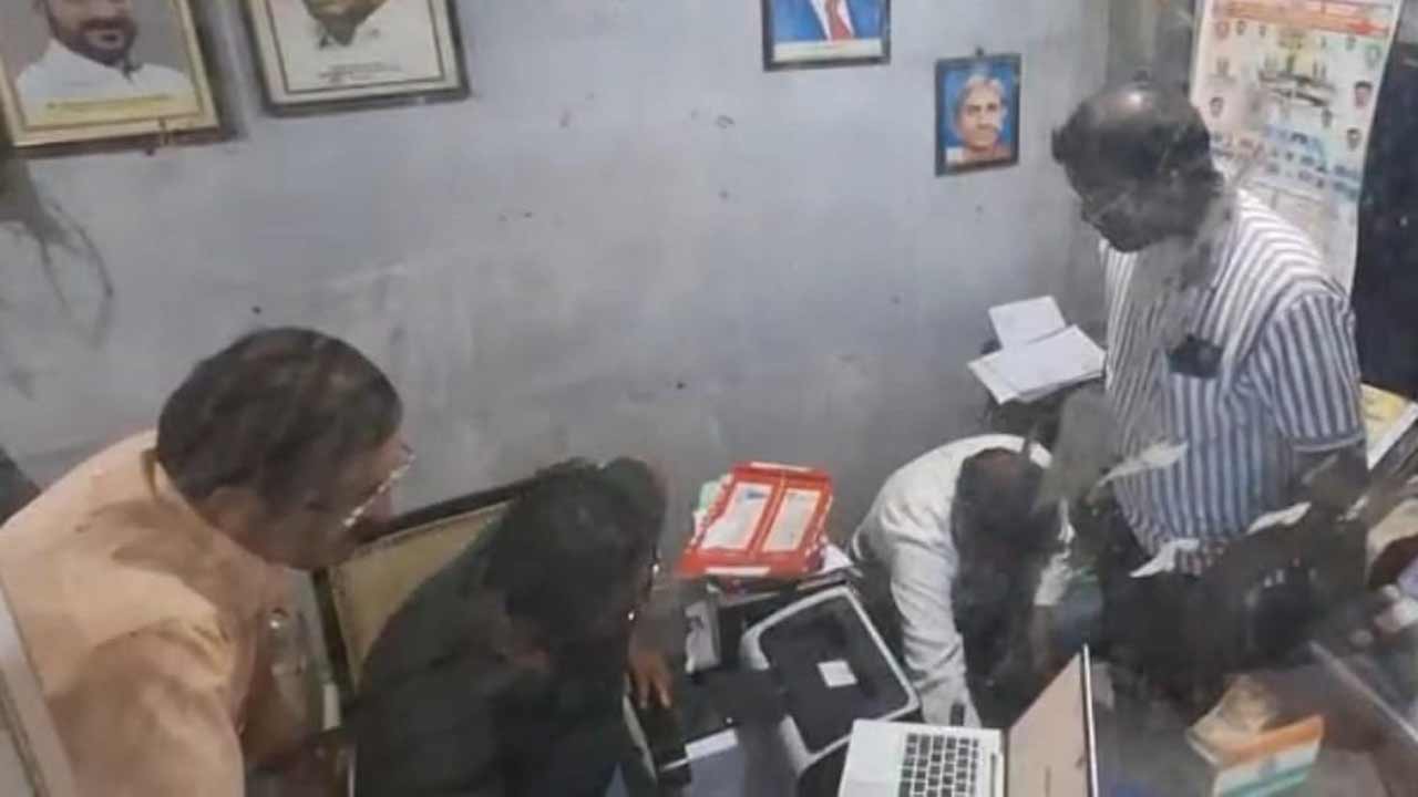 చెక్‌పోస్టులపై ఏసీబీ దాడులు